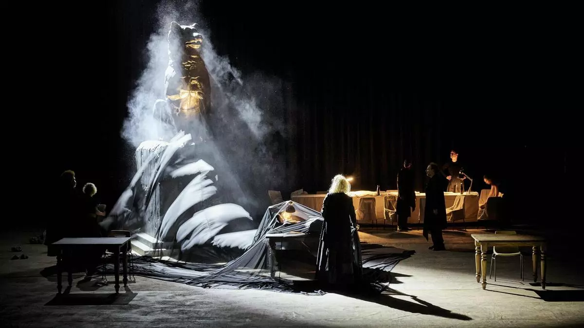 ‘Hécuba’, de Tiago Rodrigues: la herida de dos madres coraje de ayer y hoy que se rebelan contra la injusticia