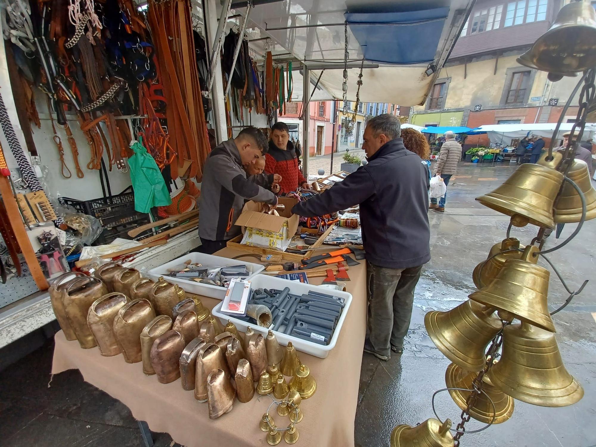 Ayer y hoy del Mercado Tradicional de Grado, flamante "Moscón de Oro" 2024