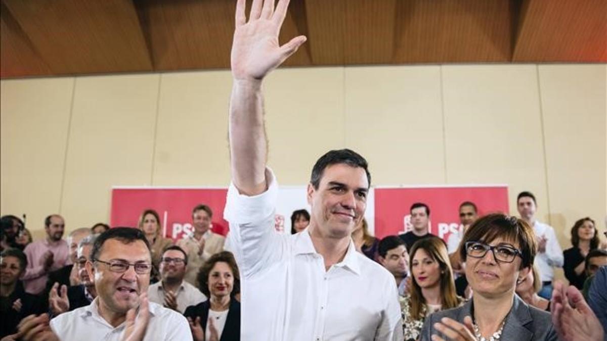 Pedro Sánchez, en una reunión con militantes socialistas en Málaga.