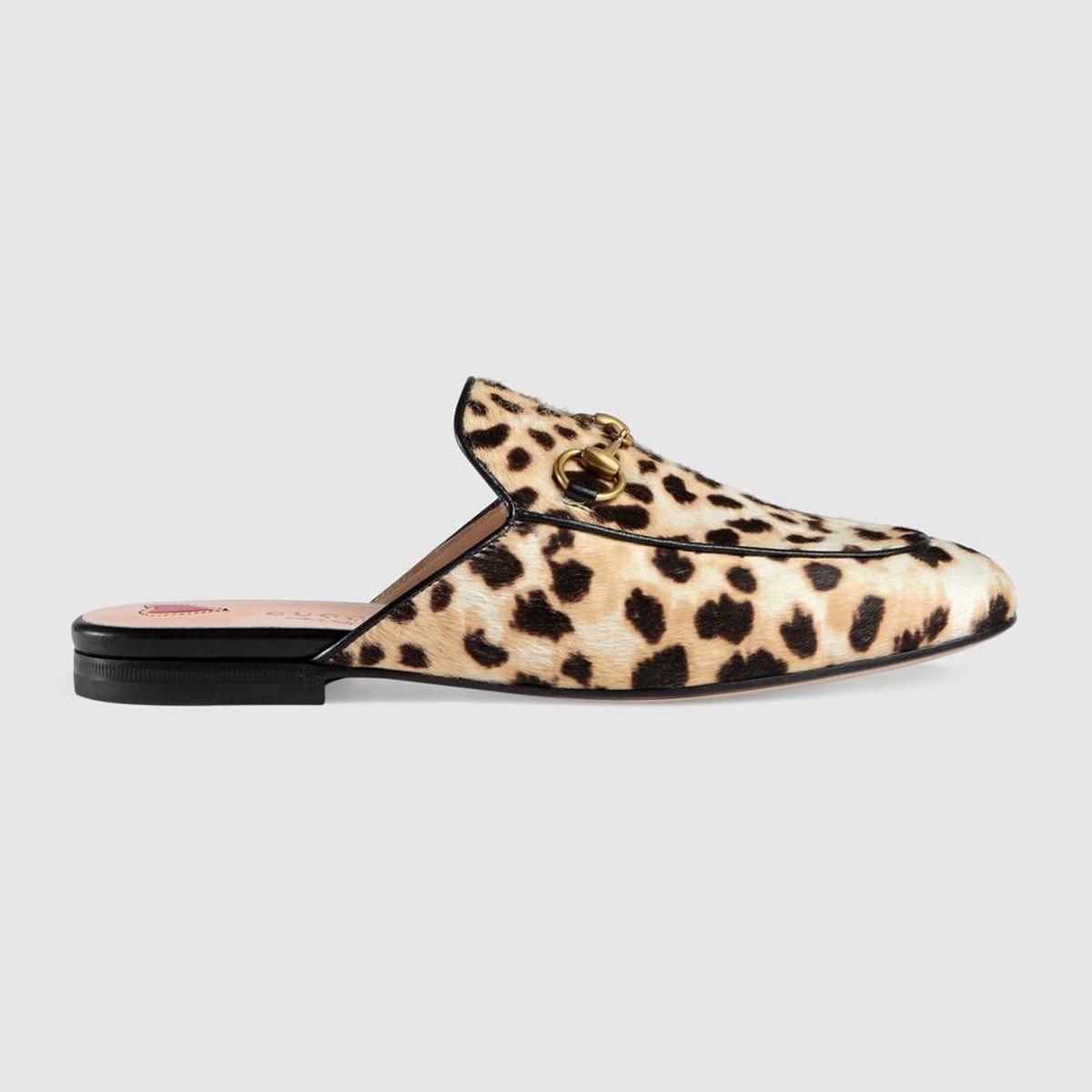 Slipper Princetown de piel de becerro con estampado animal, Gucci