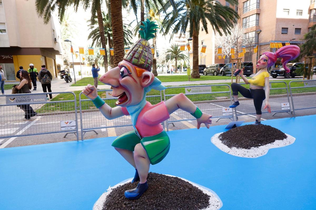 José Luis Martínez Almeida visita "la falla más larga del mundo" José Luis Martínez Almeida visita "la falla más larga del mundo"