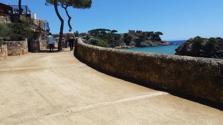 Arranjaments al camí de ronda de la platja de la Fosca