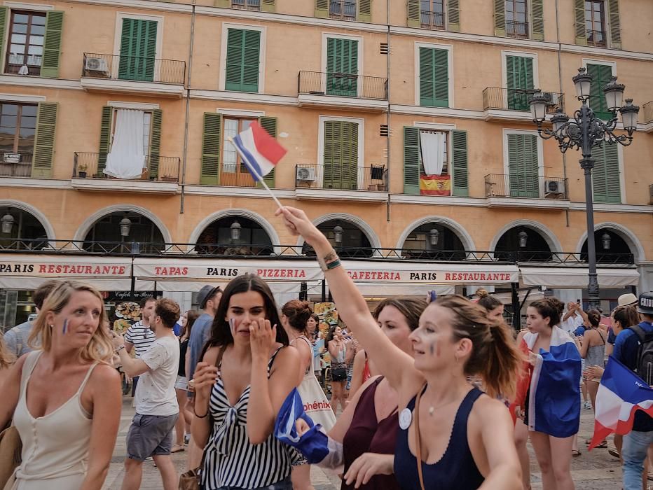 Aficionados franceses celebran el Mundial en Palma