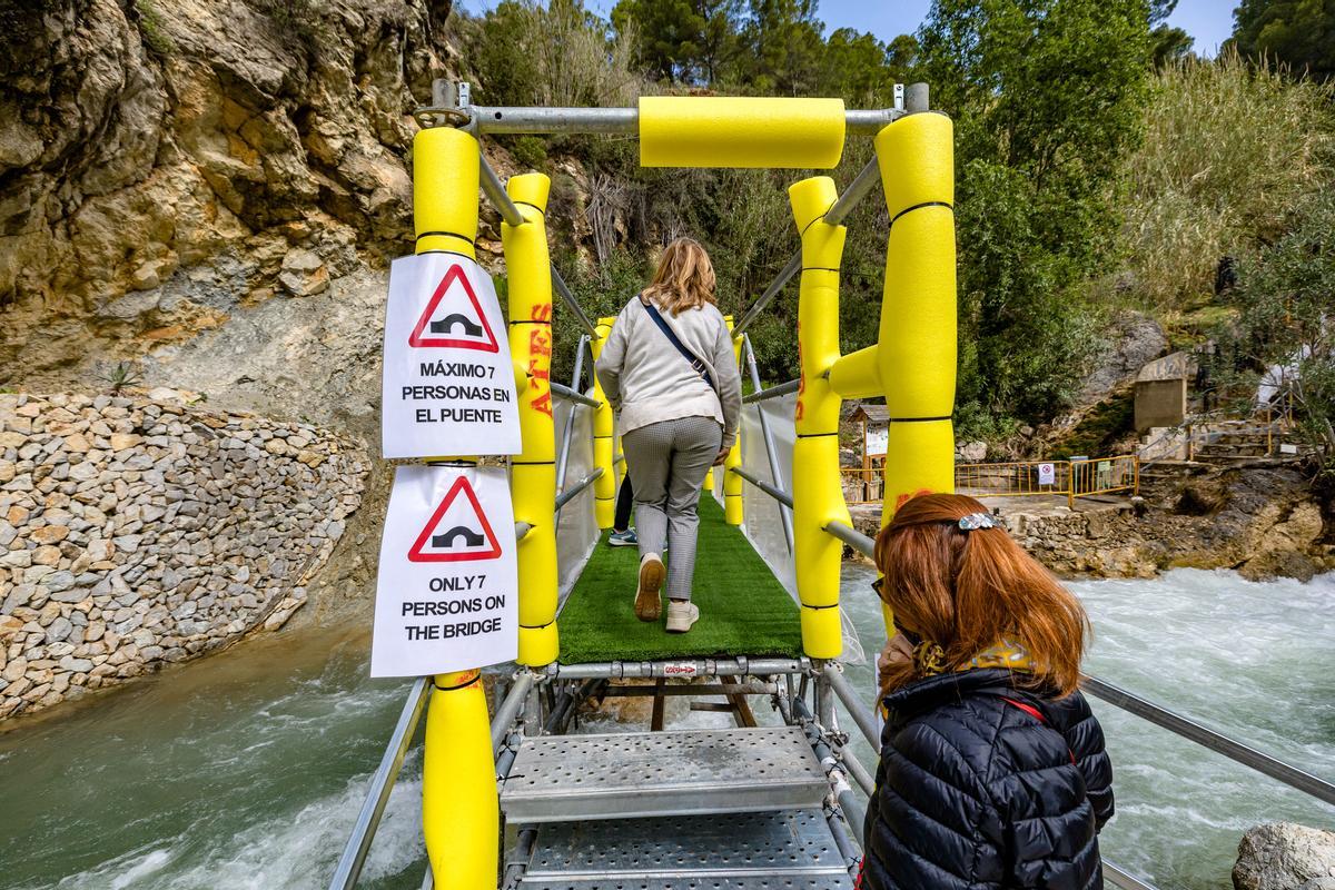 Callosa d'en Sarrià reabre en precario las Fuentes del Algar tras los graves daños por el temporal Callosa d'en Sarrià reabre en precario las Fuentes del Algar tras los graves daños por el temporal