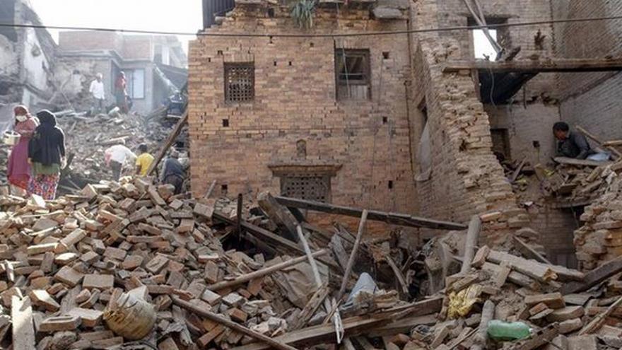 Nepal eleva a más de 7.200 el número de muertos en el terremoto