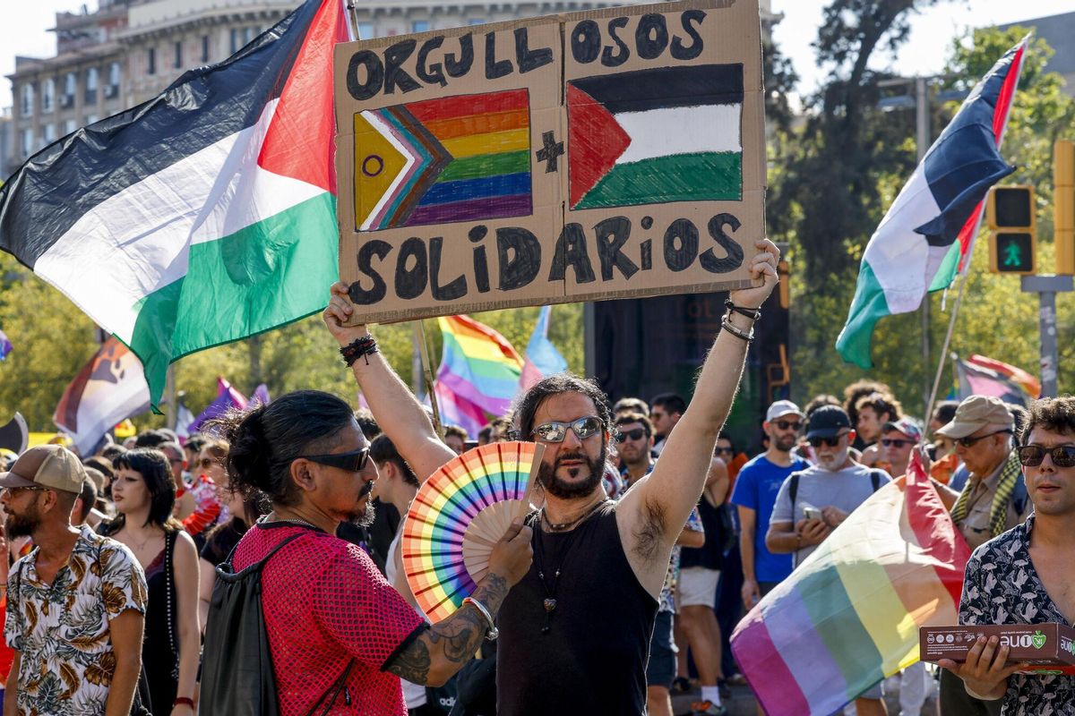 Manifestación con motivo del Día del Orgullo LGTBI+ en Barcelona