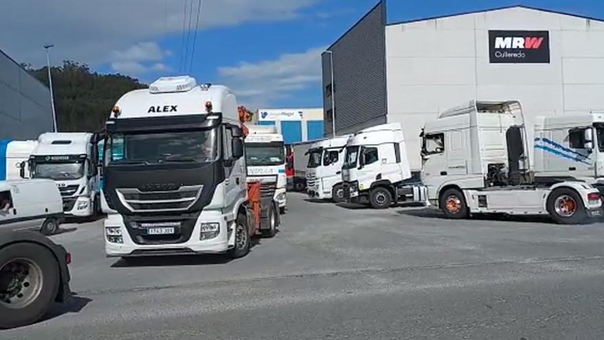 Caravana de camiones en A Coruña para protestar contra la subida de precios de los combustibles