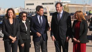 El ministro Puente, junto a Catalá, Chao, Mazón y Bernabé durante su visita en el Puerto de Valencia.