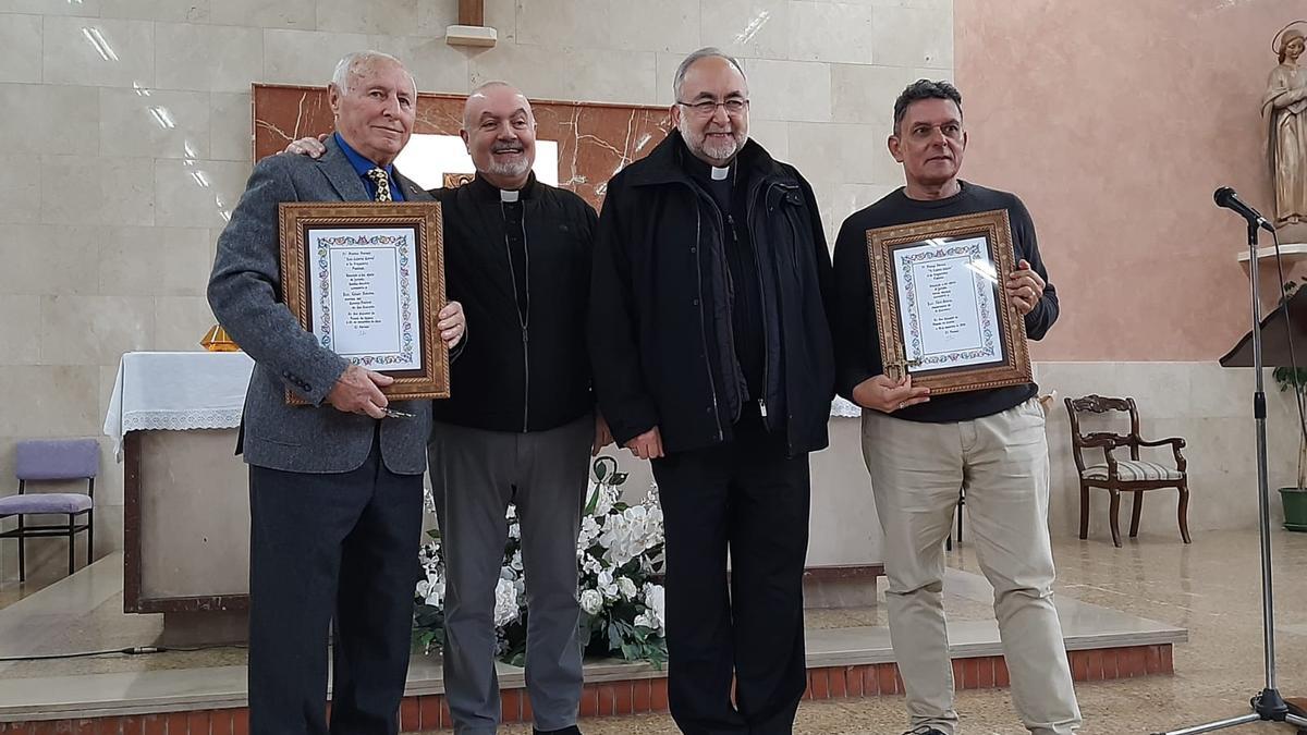 Por la izquierda, César Sánchez, José Julio Velasco, Jesús Sanz Montes y Félix García, con sus galardones