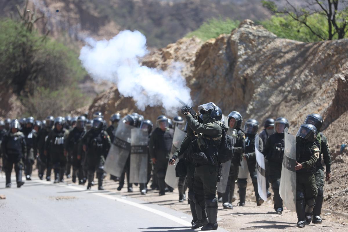 Partidaris de l’expresident Evo Morales ocupen una caserna militar