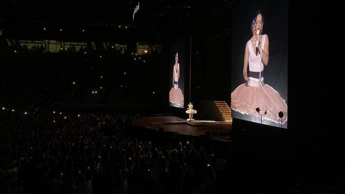 Rosalía sube al cielo de la “Barcelona poderosa” en el cierre de su monumental regreso a casa