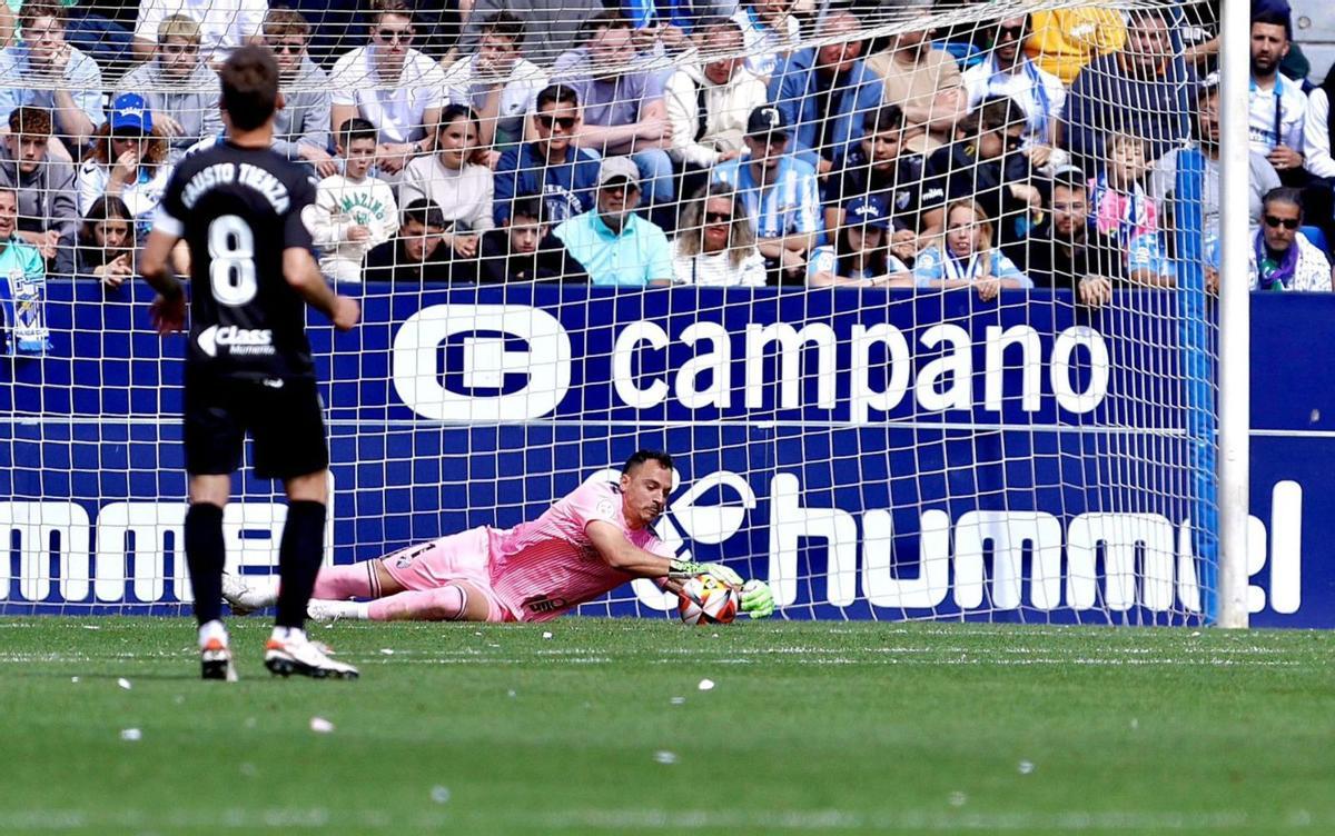 Alfonso Herrero lleva 611 minutos sin encajar gol (descuentos incluidos) | MÁLAGA CF