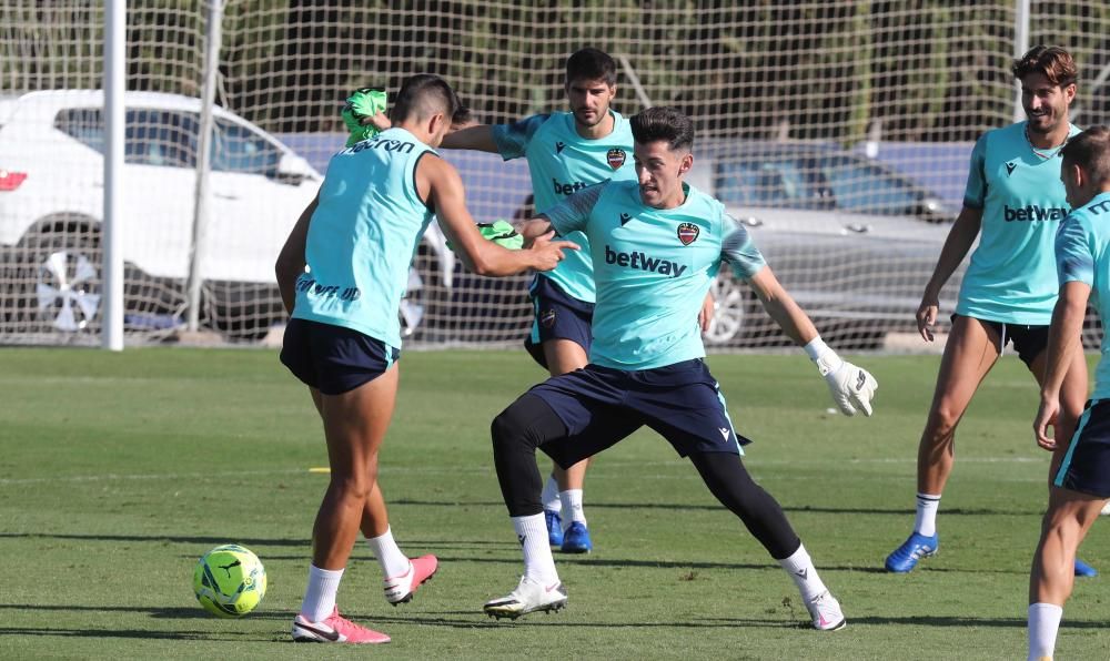 El Levante abre el entrenamiento a los medios