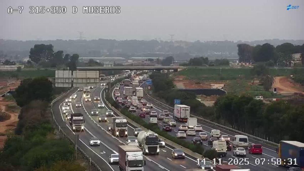 Tráfico denso en la A-7 a la altura de Museros