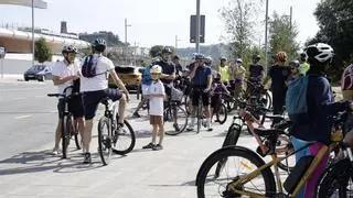 Una marcha ciclista reclama cambios en la movilidad de Santiago: "Pedimos que se pense tamén nas bicicletas e nos peóns"