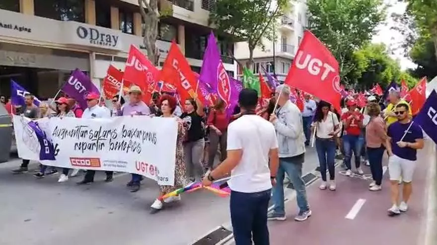 200 personas salen a la calle en Ibiza por el Primero de Mayo