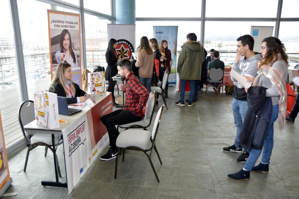 La II Feria de Empleo de A Coruña, organizada por la Cámara de Comercio, pretende potenciar el acercamiento entre empresas y jóvenes de entre 16 y 29 años que desean incorporarse al mercado laboral.