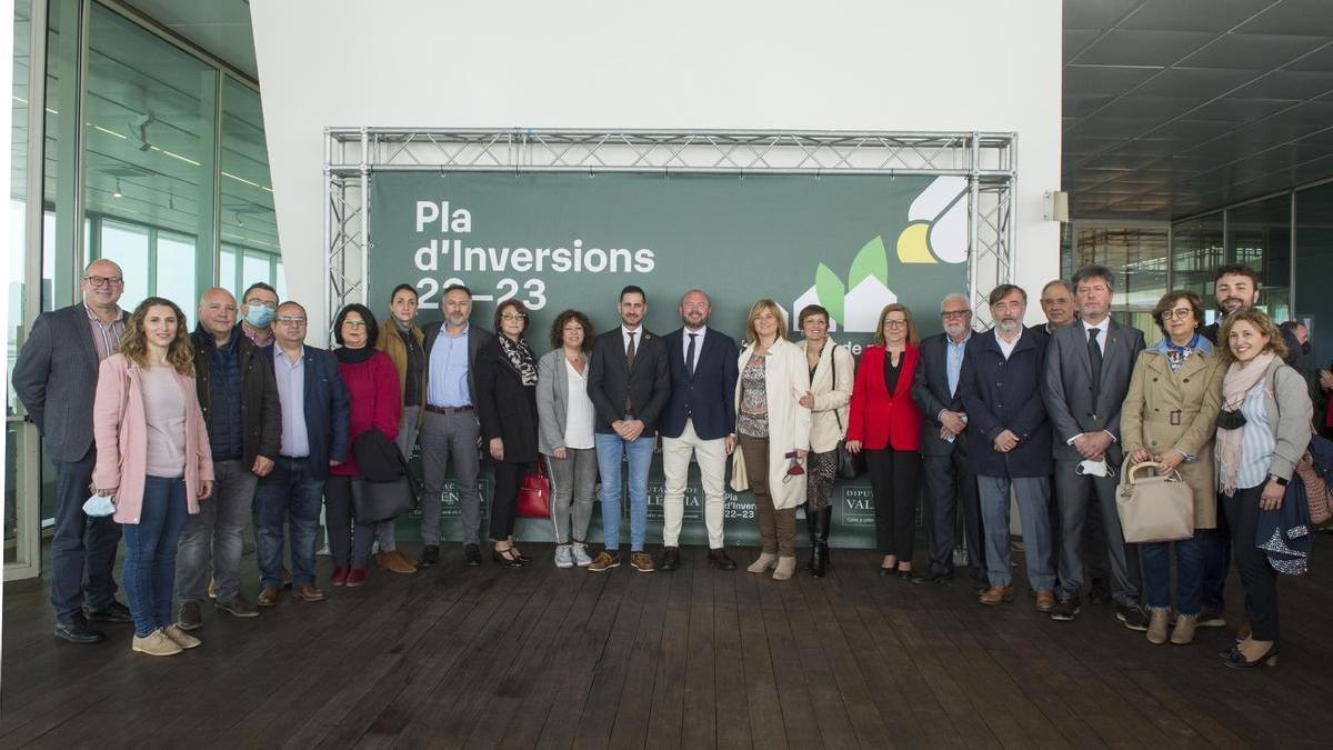 El presidente de la Diputación junto a alcaldes y autoridades de la Ribera