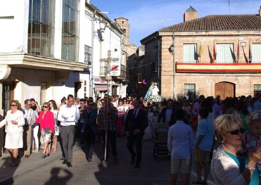 Fuentesaúco arropa a la Virgen de la Antigua