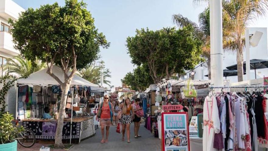 El mercadillo de Platja d’en Bossa deja de ser diario y cerrará dos días