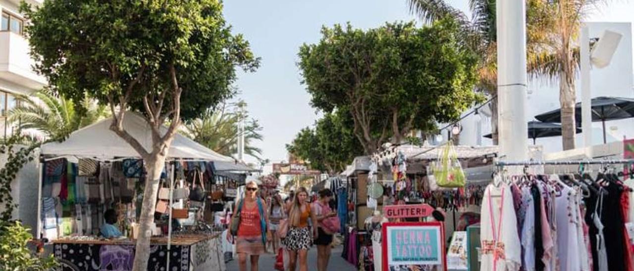 El mercadillo hippy de Platja d’en Bossa en una imagen de archivo.