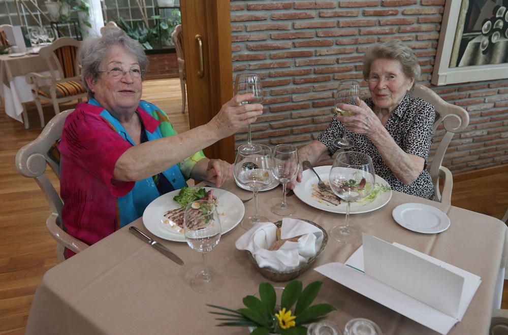 El aula restaurante de la escuela de hostelería de La Cónsula en Málaga  abre al público para la realización de actividades participativas del público en la formación práctica del alumnado