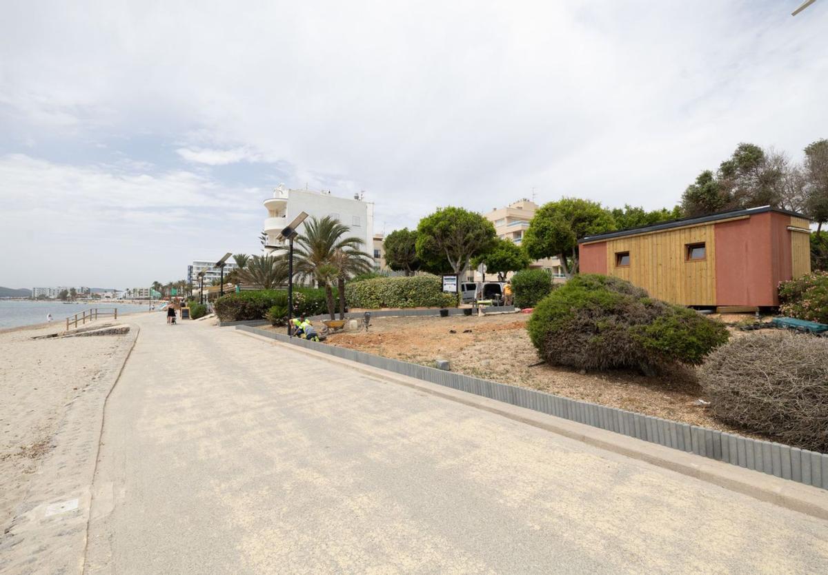 Vecinos de Platja d'en Bossa paran una agresión machista en plena calle