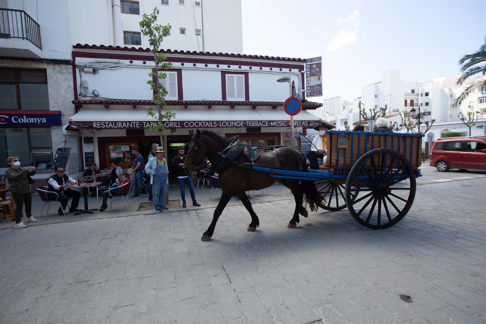 Santa Eulària celebra «un poquito» el ‘Anar a maig’