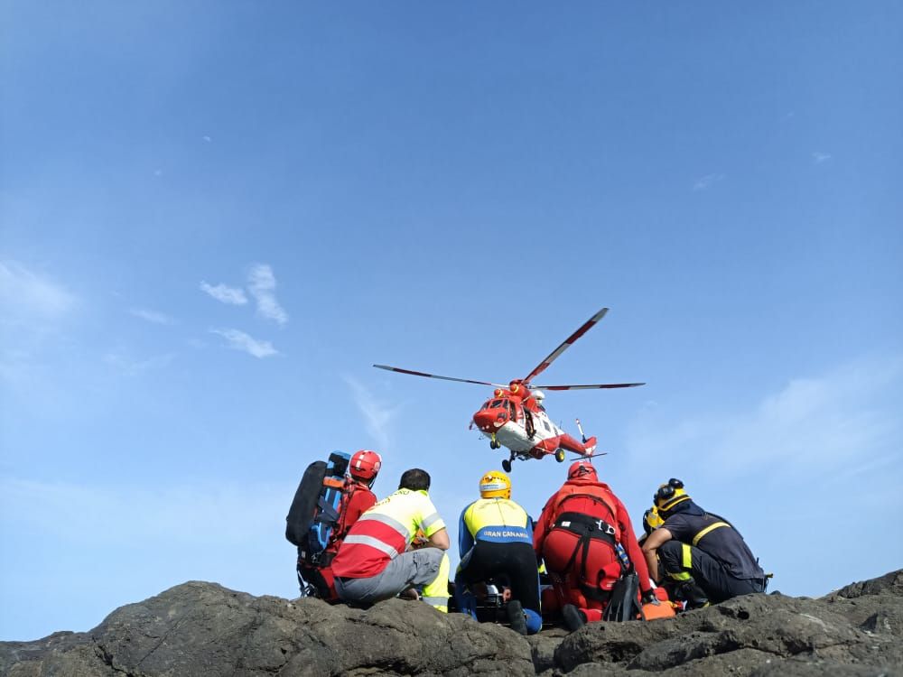 Evacuación de un hombre en Playa de Vargas