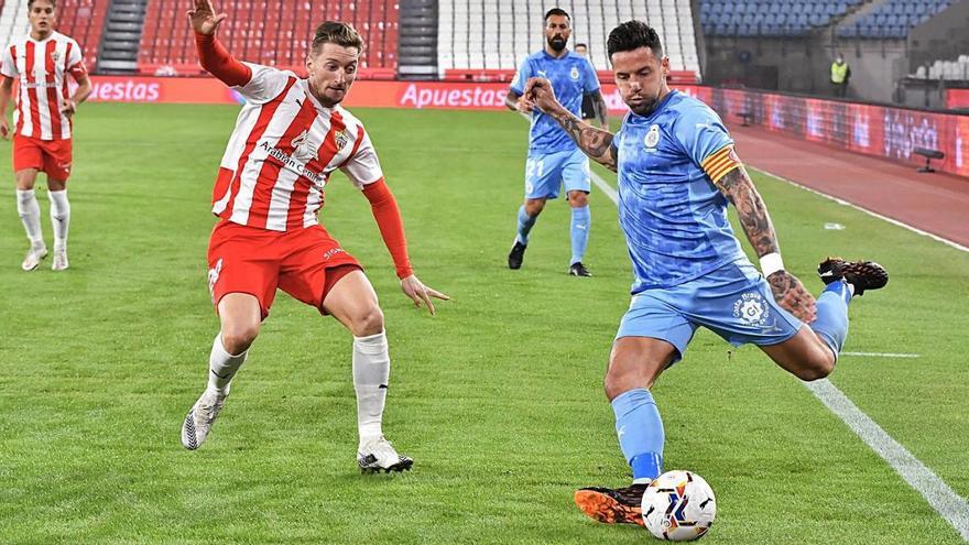 Aday Benítez, en acció durant l&#039;Almeria-Girona de la primera volta.