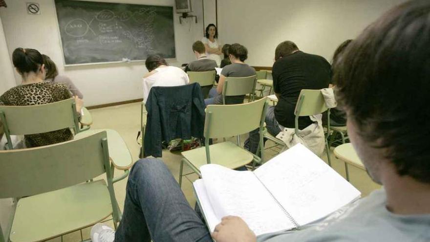 Alumnos de instituto en una academia.