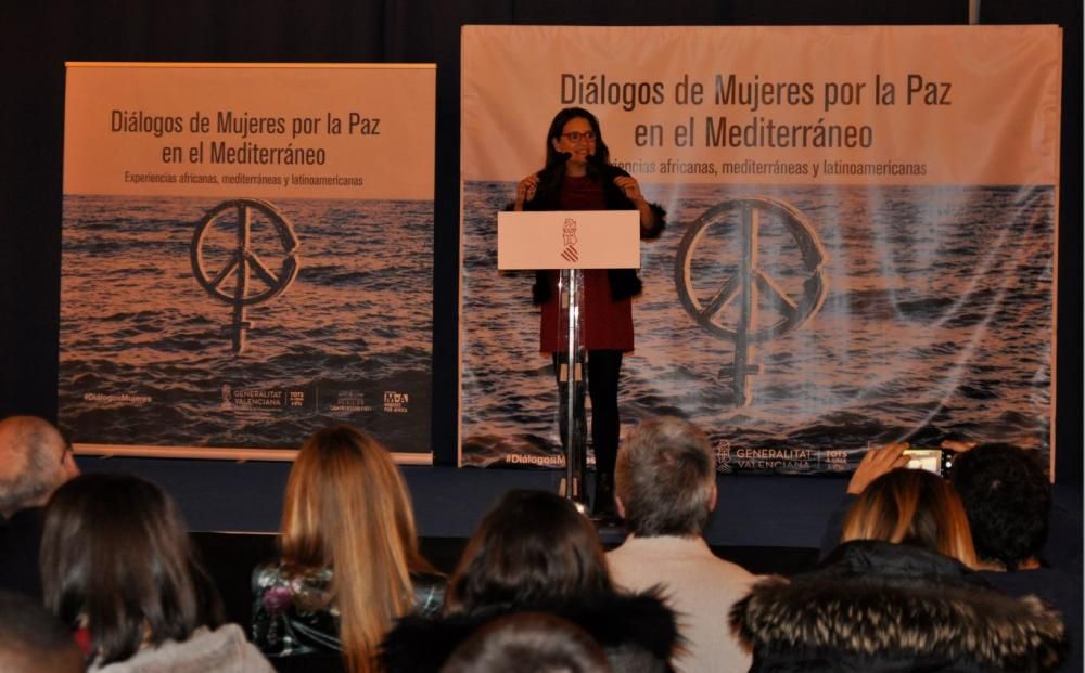 Mujeres del mundo claman por la paz en Alicante