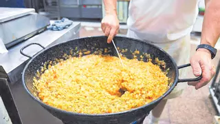 Cambian los hábitos de consumo: Casi doble de bares y restaurantes que tiendas de alimentación en Castellón