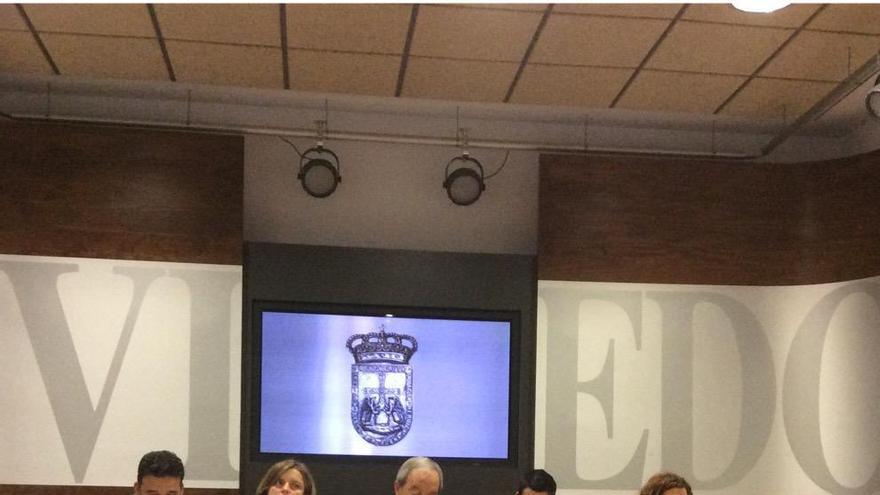 Ricardo Fernández, Ana Taboada, Wenceslao López, Rubén Rosón y Cristina Pontón, ayer, en rueda de prensa.