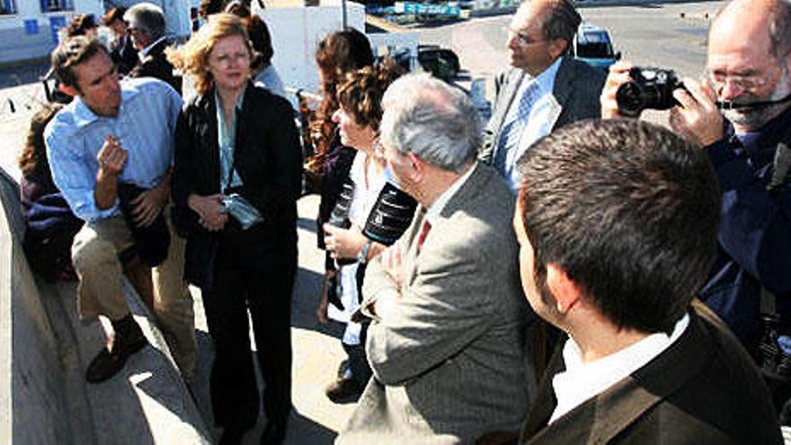 Los inspectores de la Unesco visitaron la isla para examinar el proyecto del puerto.