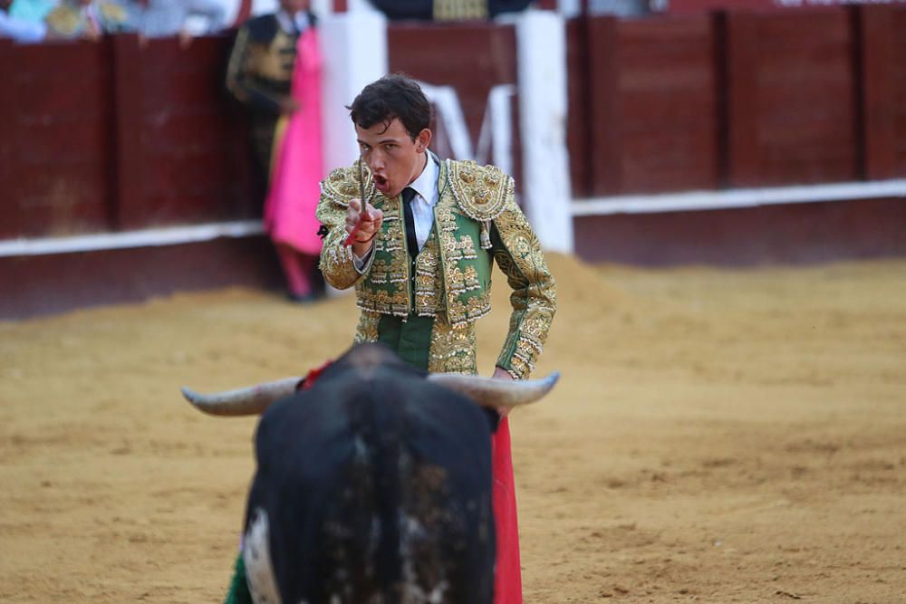 Más de siete mil personas presencian una final del Certamen de Escuelas Taurinas de buen nivel en la que el triunfador fue Miguel Aguilar y en la que también destacó el almeriense Jorge Martínez