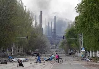 Rusia asalta la acería de Mariúpol mientras los primeros evacuados llegan a Zaporiyia