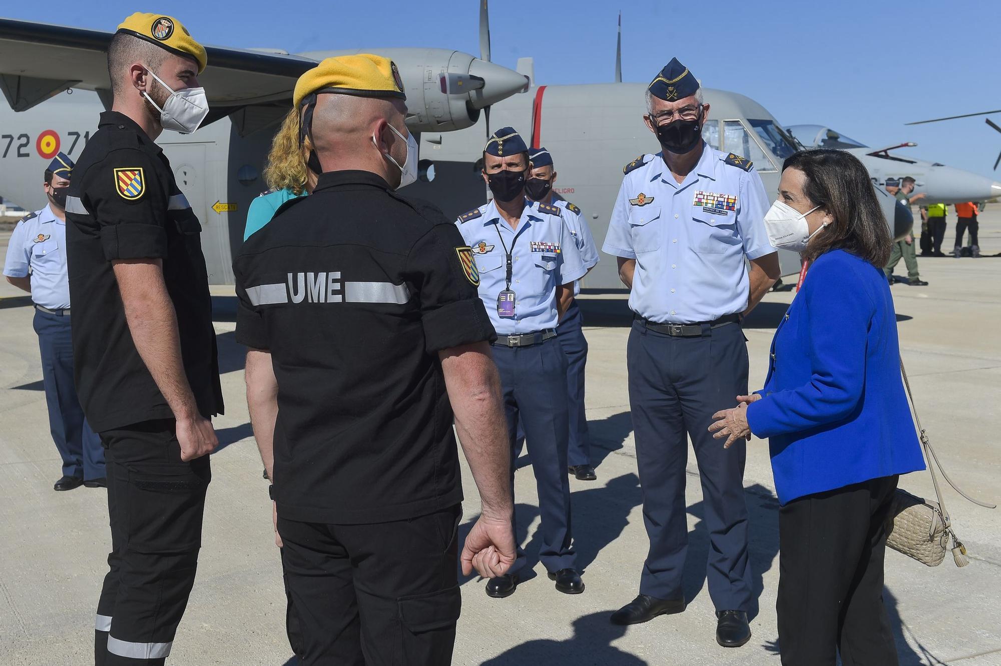 Visita de la ministra Margarita Robles al aeropuerto de Gando.