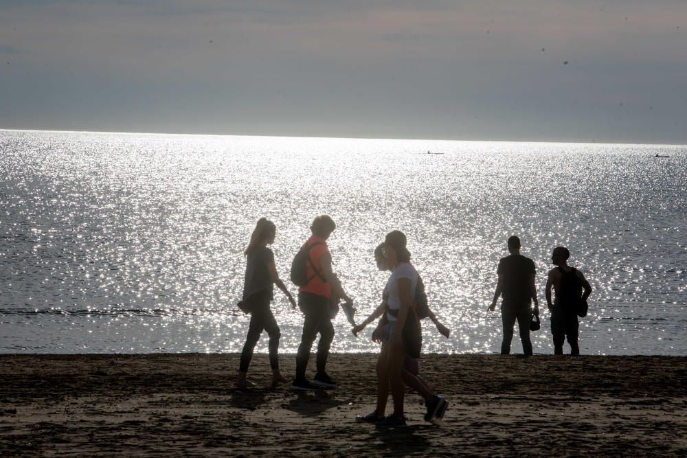 Deportistas en el Paseo Marítimo y en el Jardín del Turia de València