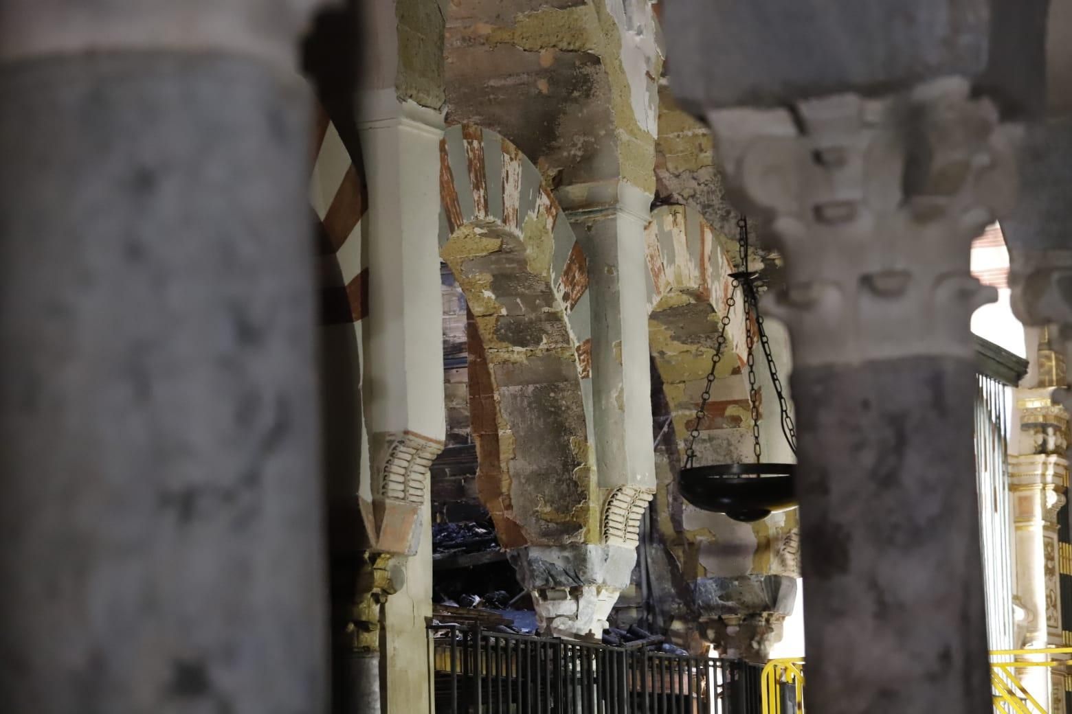 Tras el incendio: las imágenes de la zona afectada por el fuego en la Mezquita-Catedral