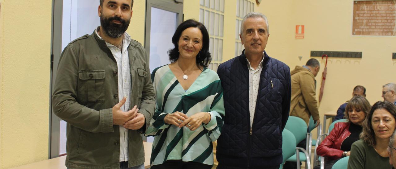 Alberto Mayoral, Rafi Crespín y Juan Pérez, en la sede del PSOE de Lucena.