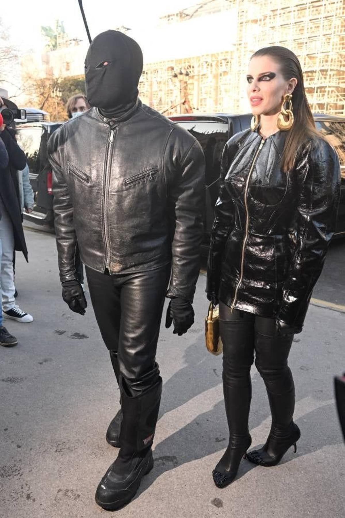 Kanye West y Julia Fox en la Semana de la Moda de París