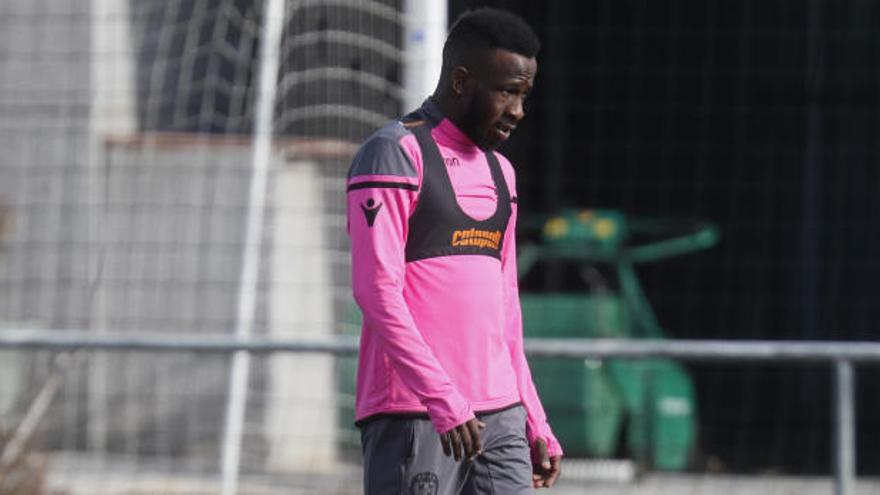 Fahad, en el entrenamiento del Levante UD.