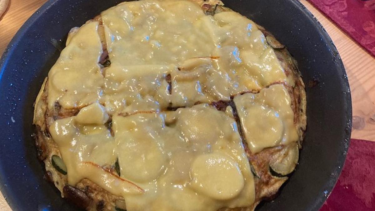 Tortilla de patatas, según la versión de @kalangfeld