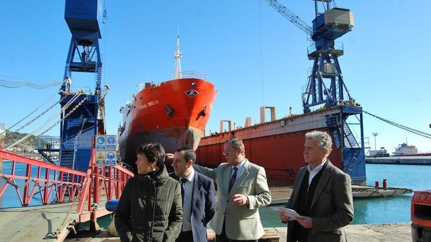Rueda, Ruiz Espejo, López y Plata, en su visita a las instalaciones portuarias.