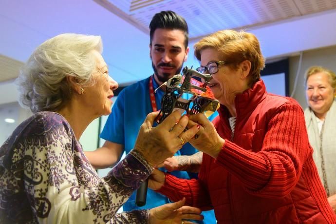 Inauguración de la exposición en homenaje a Carmen Hernández, diseñadora de trajes de Carnaval desde finales de los setenta  | 26/02/2020 | Fotógrafo: Tony Hernández