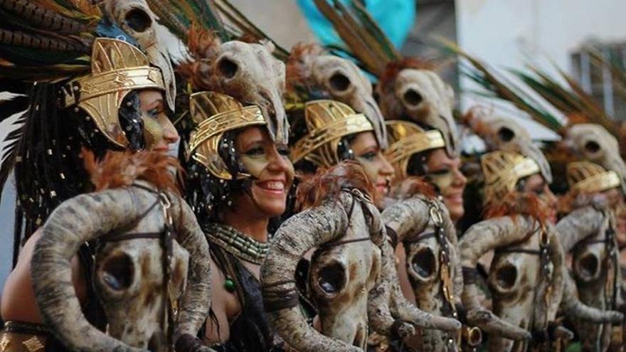 Los Moros y Cristianos de l’Olleria llenan las calles de color a principios de septiembre.