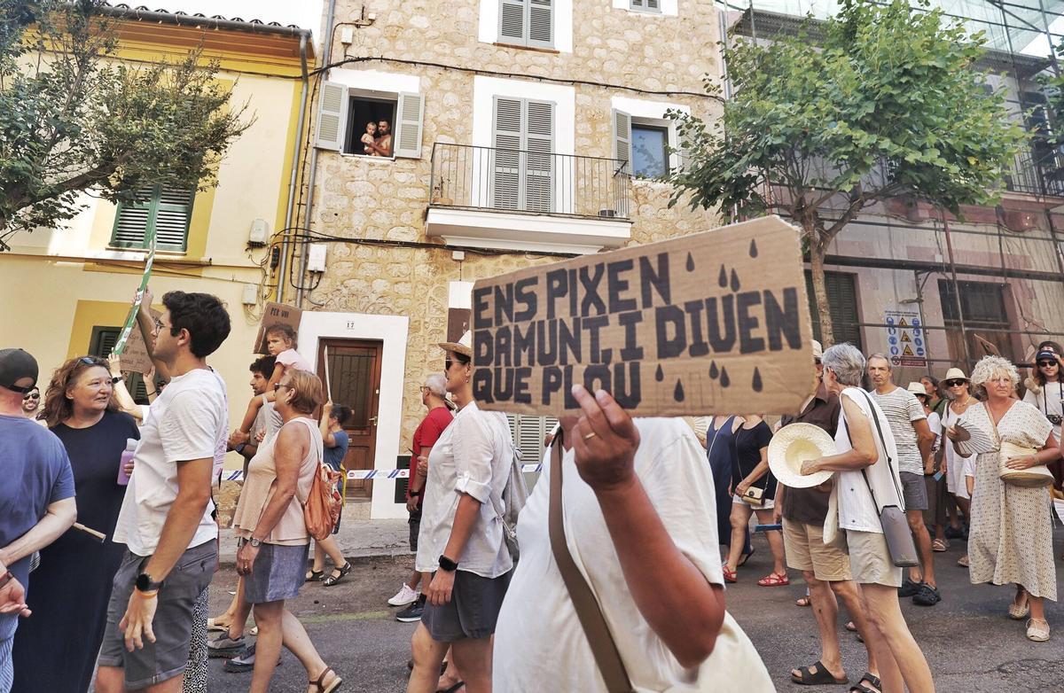 Sóller se moviliza contra la masificación turística Sóller se moviliza contra la masificación turística