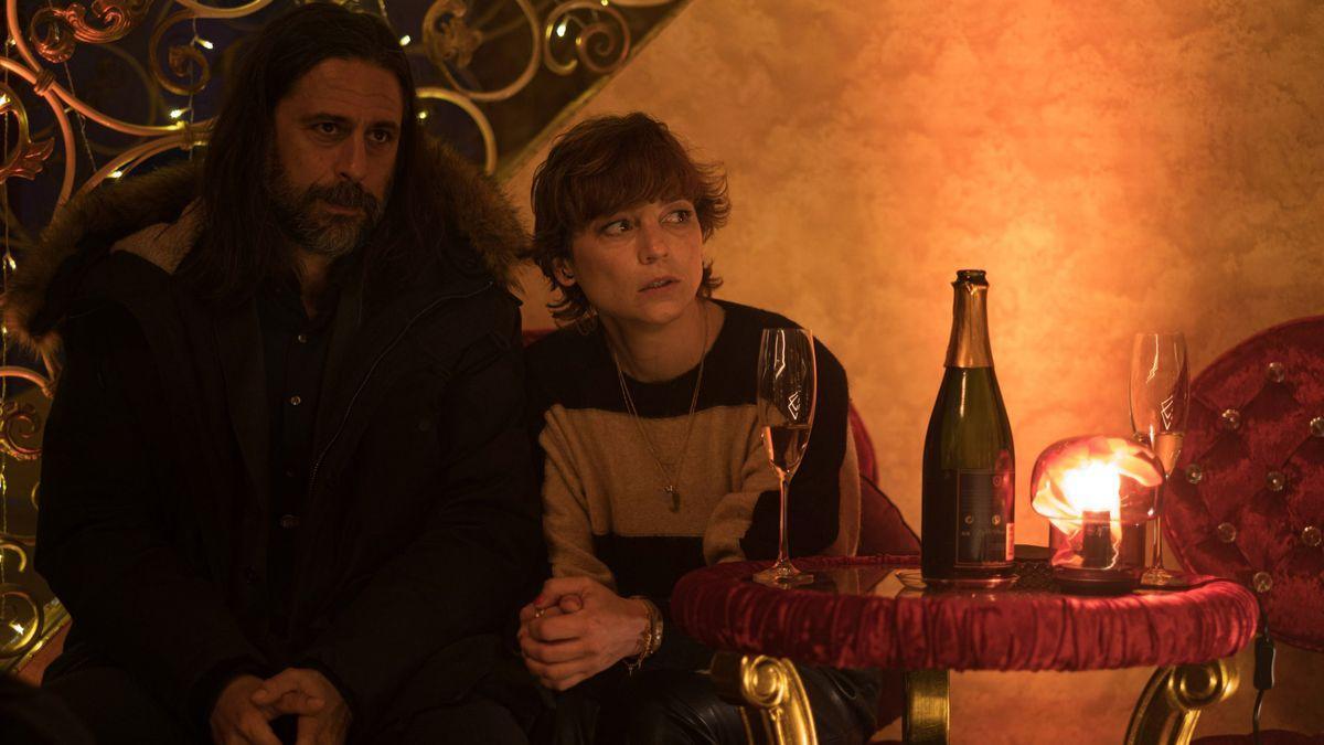 Hugo Silva (Julián) y Leonor Watling (Edurne) en 'Nasdrovia'.