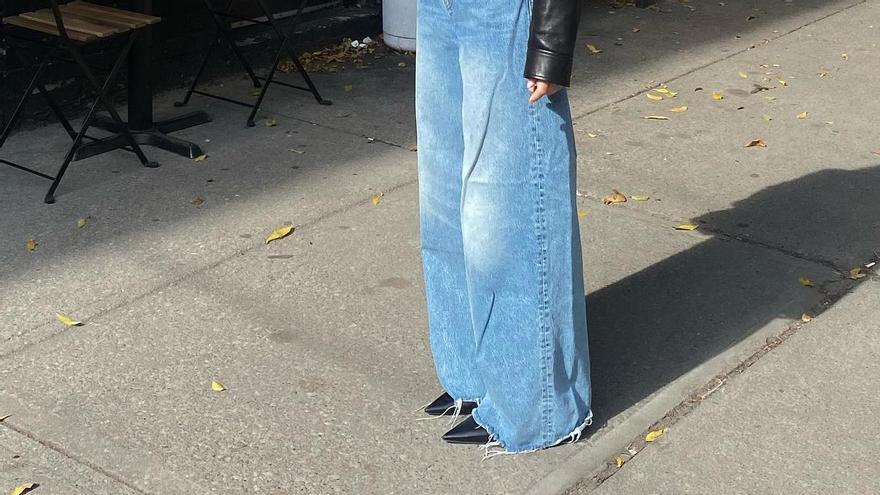 Los pantalones vaqueros que arrastran son absoluta tendencia